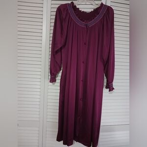 Vintage Vanity Fair Robe For Women Size L. Maroon Color With Embroidery.GUC.